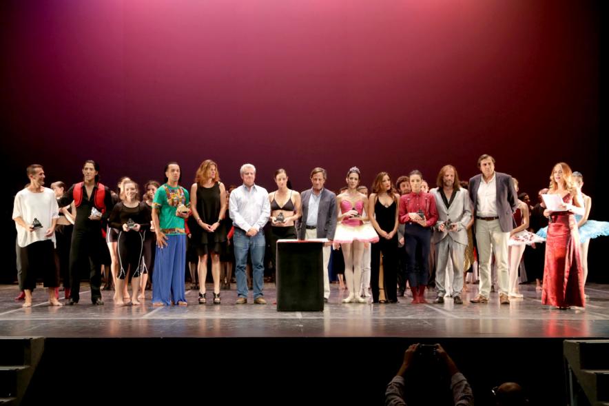 Festival Internacional de Danza y Artes Escénicas ADAE Ciudad de Alcobendas - Posado grupal de autoridades y artistas.
