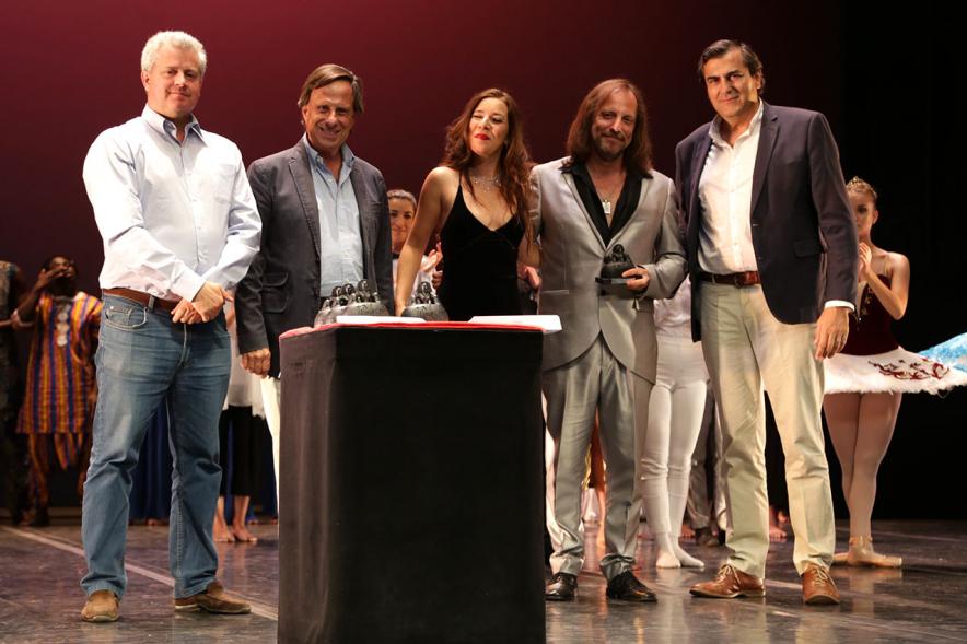 Festival Internacional de Danza y Artes Escénicas ADAE Ciudad de Alcobendas - Las autoridades con varios galardonados.