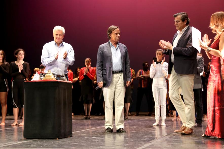 Festival Internacional de Danza y Artes Escénicas ADAE Ciudad de Alcobendas - Las autoridades en el escenario.