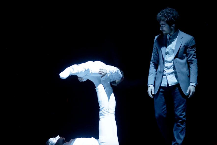 Festival Internacional de Danza y Artes Escénicas ADAE Ciudad de Alcobendas - Actuación de un bailarín.