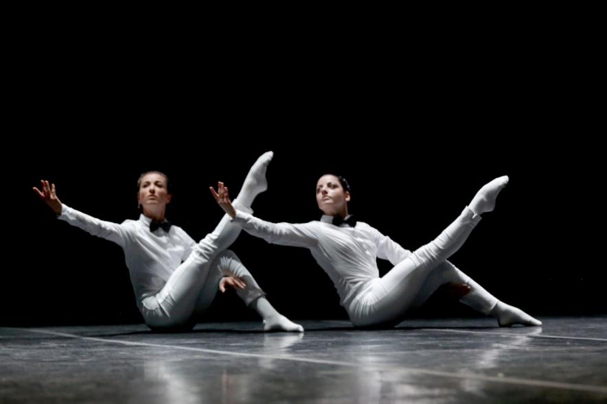 Festival Internacional de Danza y Artes Escénicas ADAE Ciudad de Alcobendas -  Actuación de dos bailarines.