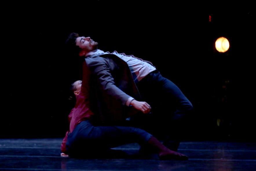 Festival Internacional de Danza y Artes Escénicas ADAE Ciudad de Alcobendas -  Actuación de dos bailarines.