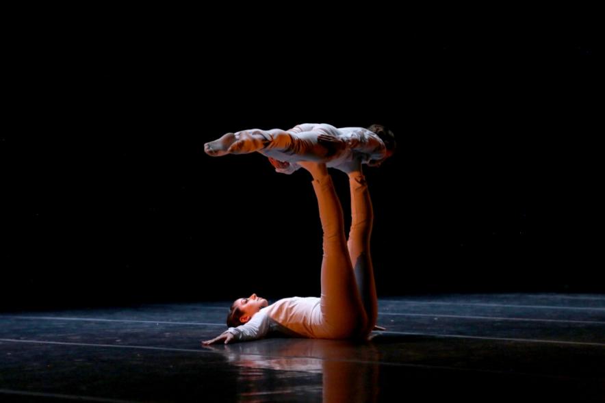 Festival Internacional de Danza y Artes Escénicas ADAE Ciudad de Alcobendas -  Actuación de dos bailarines.