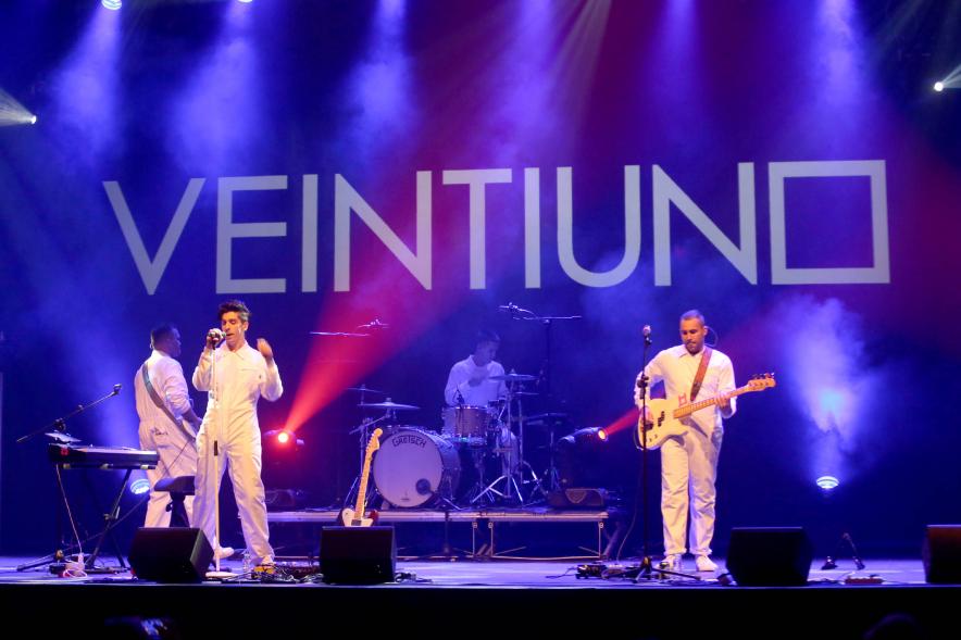 Grupo musical Veintiuno. Festival en La Esfera 