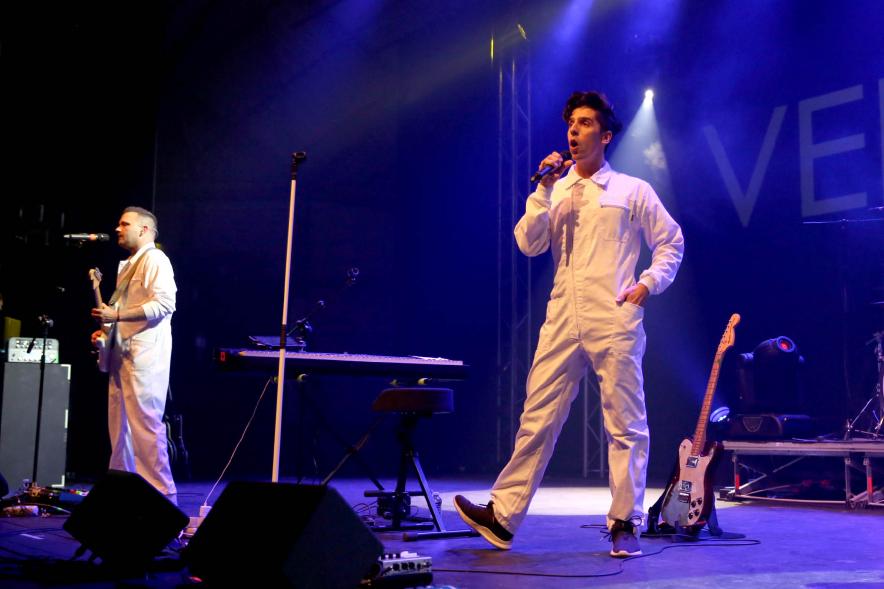 Grupo musical Veintiuno. Festival en La Esfera