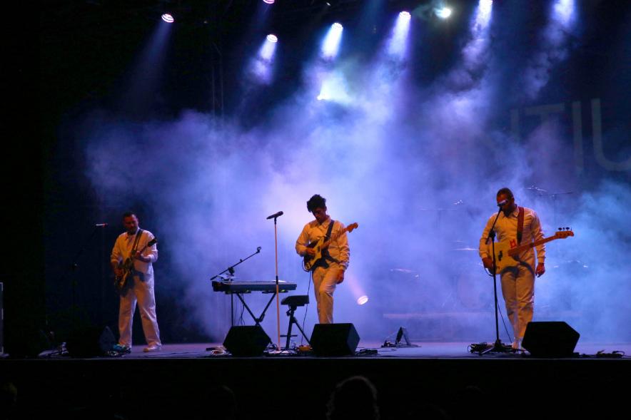 Grupo musical Veintiuno. Festival en La Esfera