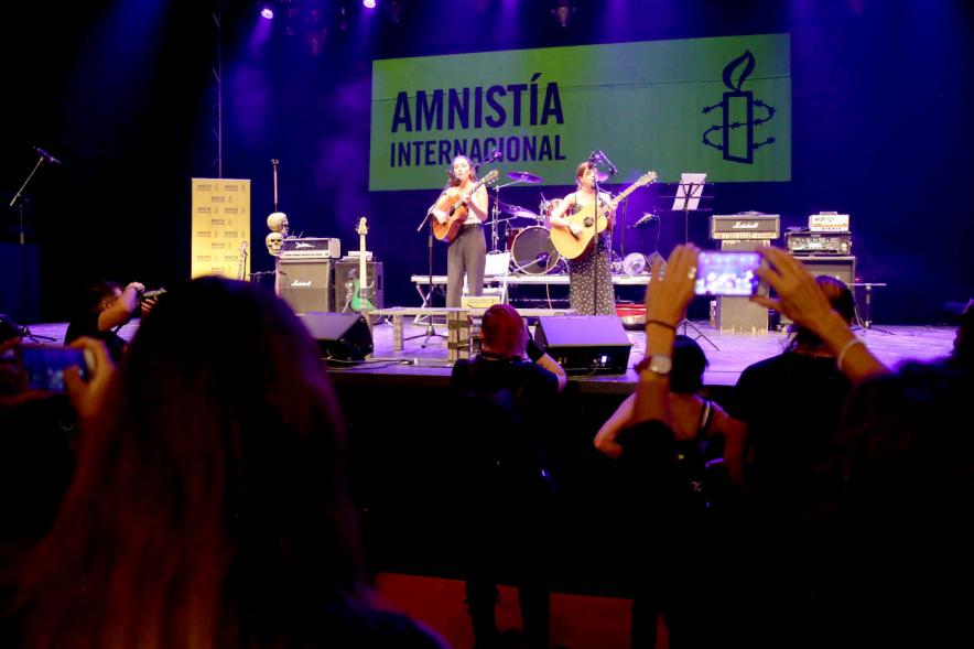 IIIer Festival de Música y Derechos Humanos-Valientes - Imagen de un momento “Yo No Las Conozco” en el escenario.