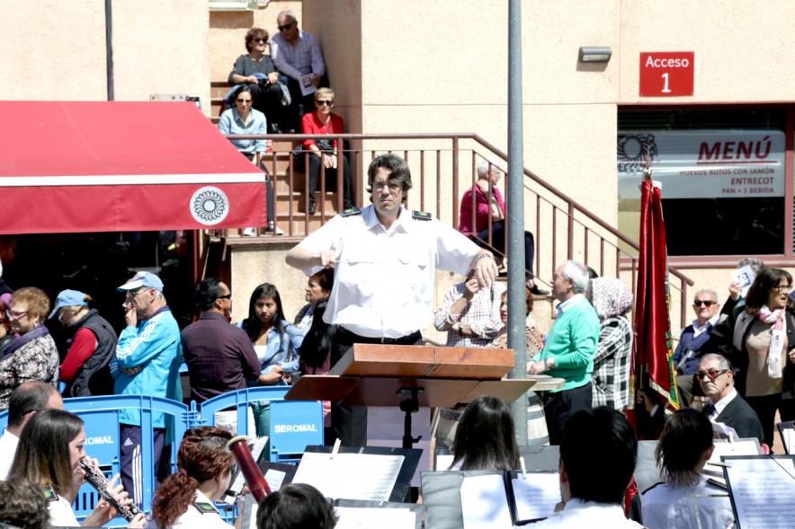 Día de la Comunidad de Madrid 2017 - Imagen de la banda de música y su director dirigiéndola.