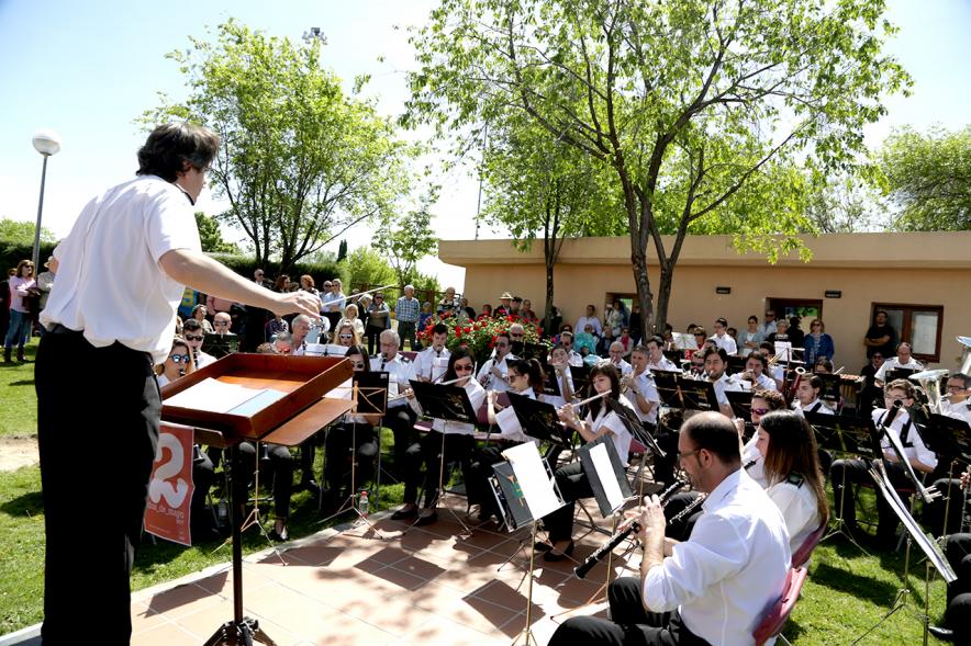 Día de la Comunidad de Madrid 2017 - Imagen de la banda de música y su director dirigiéndola.