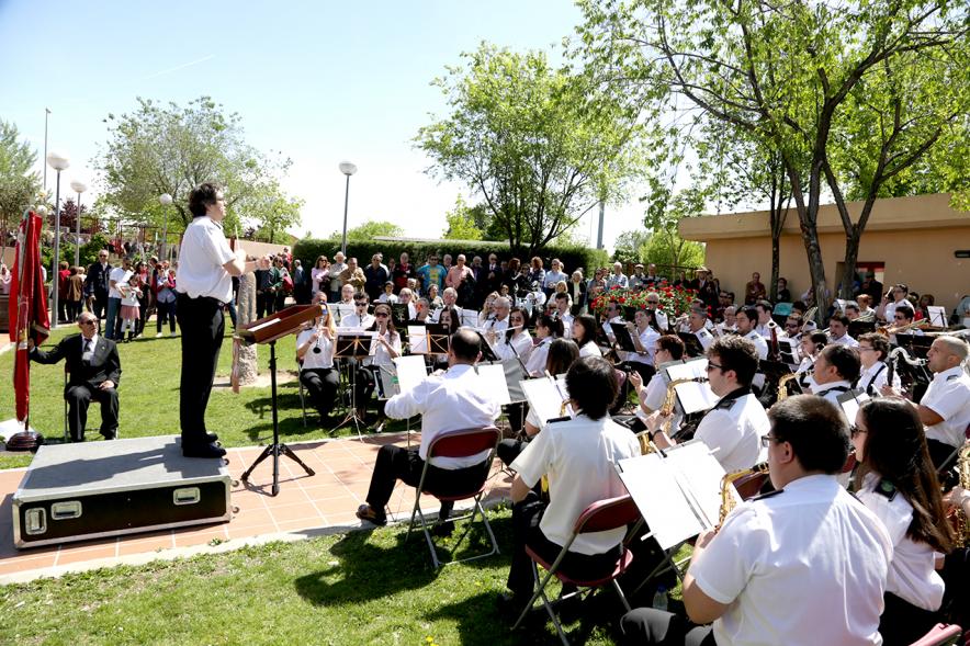 Día de la Comunidad de Madrid 2017 - Imagen de la banda de música y su director dirigiéndola.