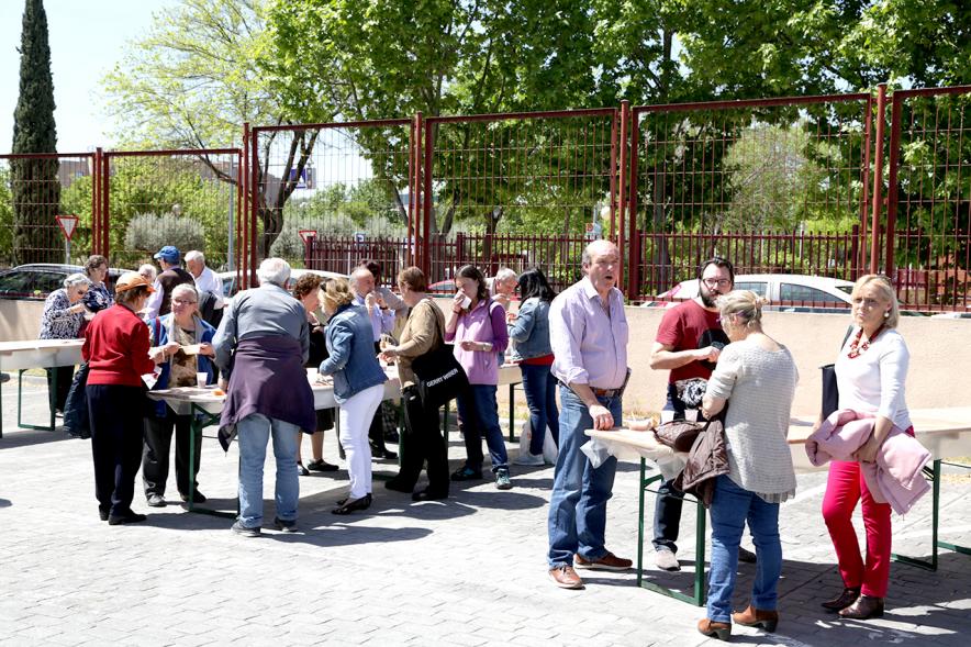 Día de la Comunidad de Madrid 2017 - Imagen de personas degustando esos platillos.