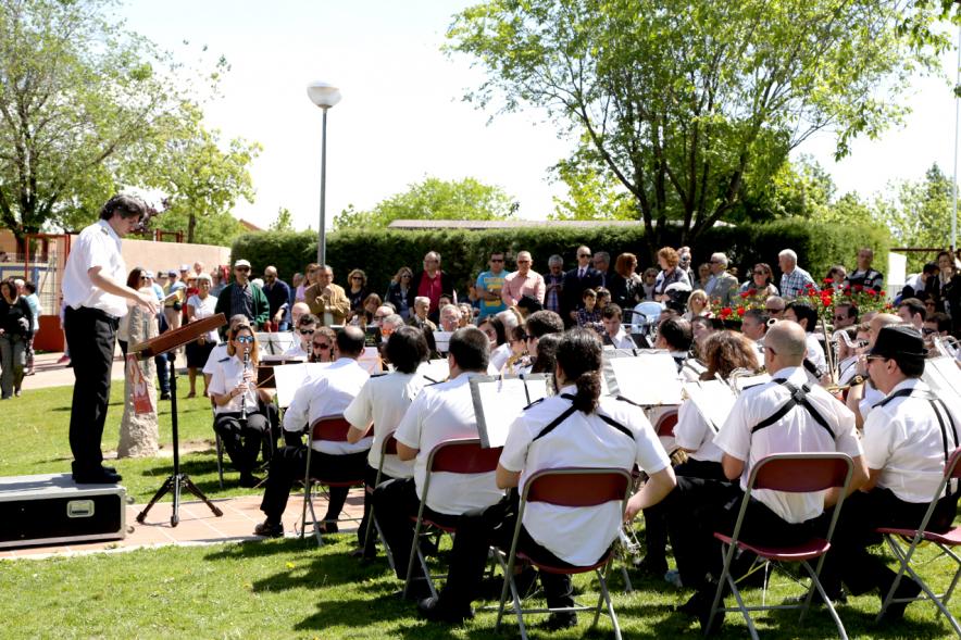 Día de la Comunidad de Madrid 2017 - Imagen de la banda de música y su director dirigiéndola.