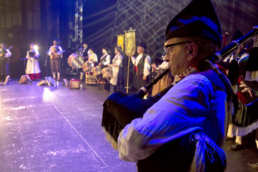 Música típica a cargo de la Banda de Gaitas Respingo.