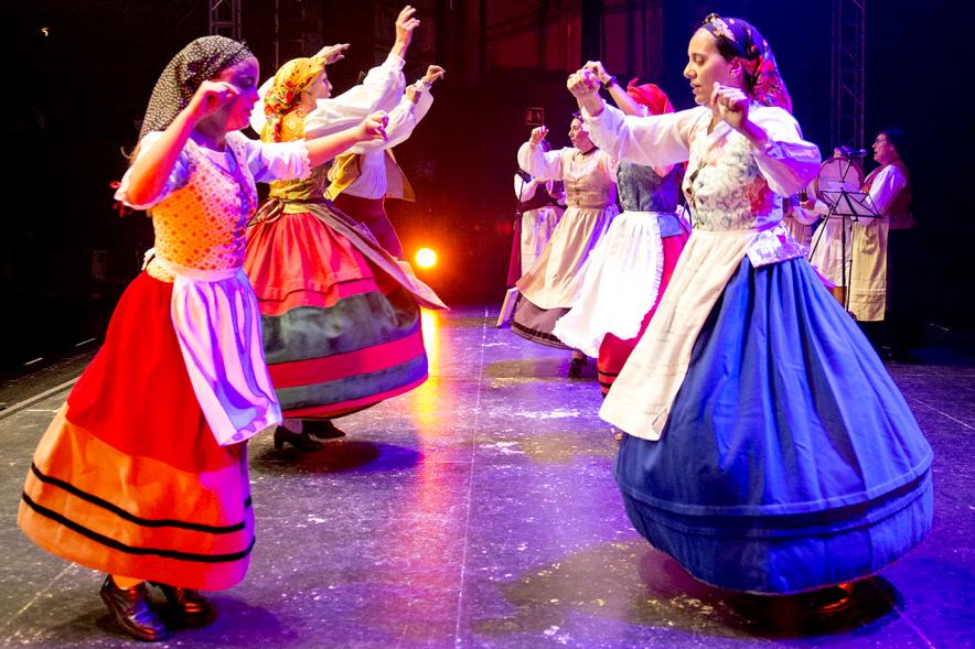 Baile tradicional a cargo del Grupo de Baile Andolina.