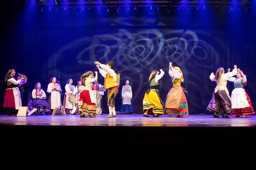 Baile tradicional a cargo del Grupo de Baile Andolina.