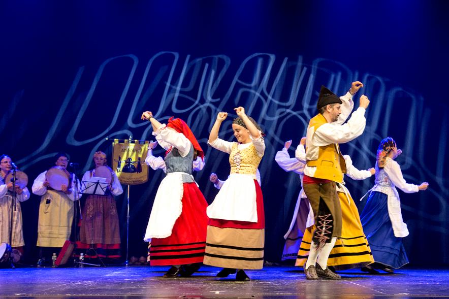 Baile típico asturiano. 