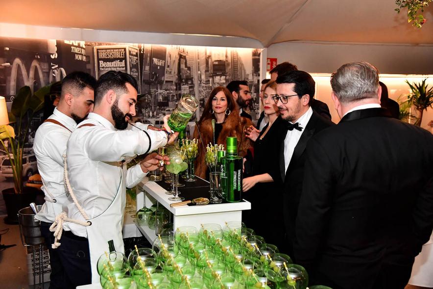 Invitados en coctelería 