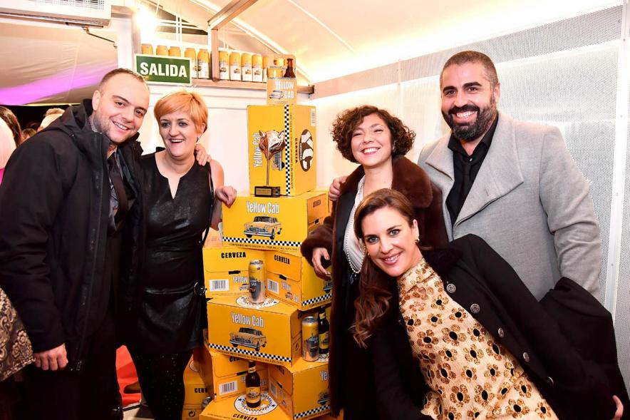 Posando en Yellow Cab