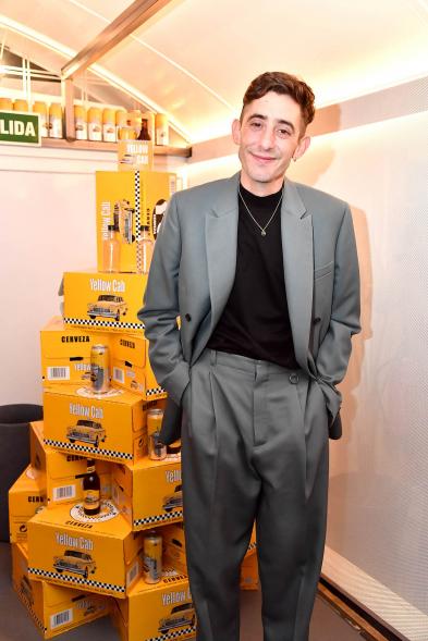 Enric Auquer Posando en Yellow Cab