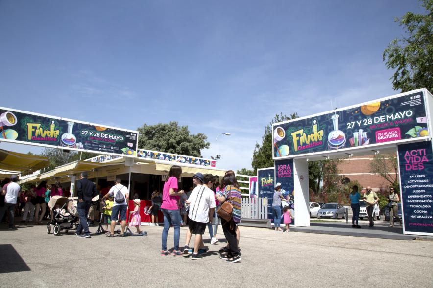 Finde Científico en el MUNCYT -  Parte exterior de la actividad.
