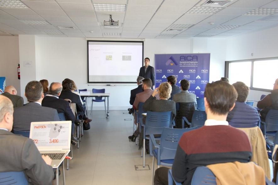 Jornada Fintech - Imagen posterior del monitor y los asistentes.