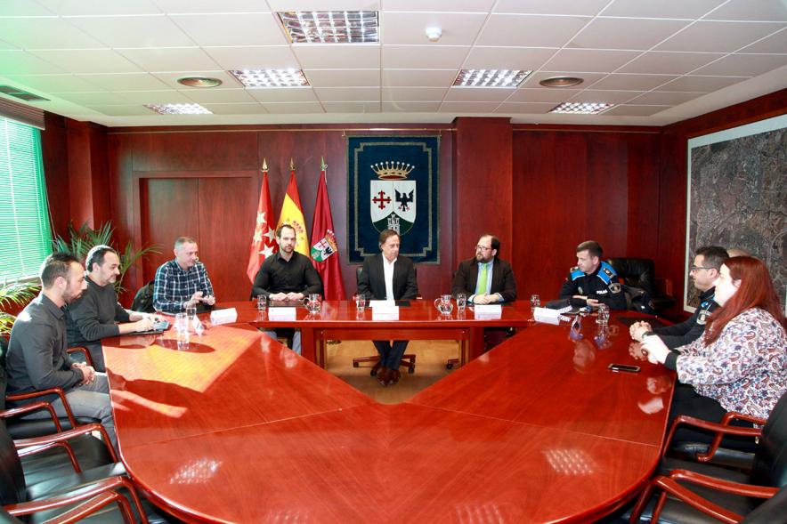 Representantes de cada una de las partes en la firma del acuerdo
