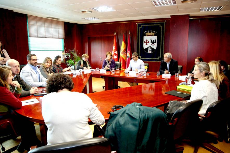 Representantes de cada una de las partes en la firma del acuerdo