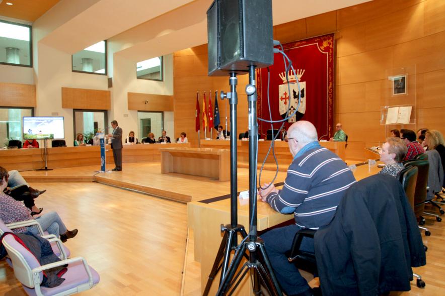 Ier Foro de la Vivienda Pública de Alcobendas - Imagen del alcalde García de Vinuesa en un momento de su intervención.