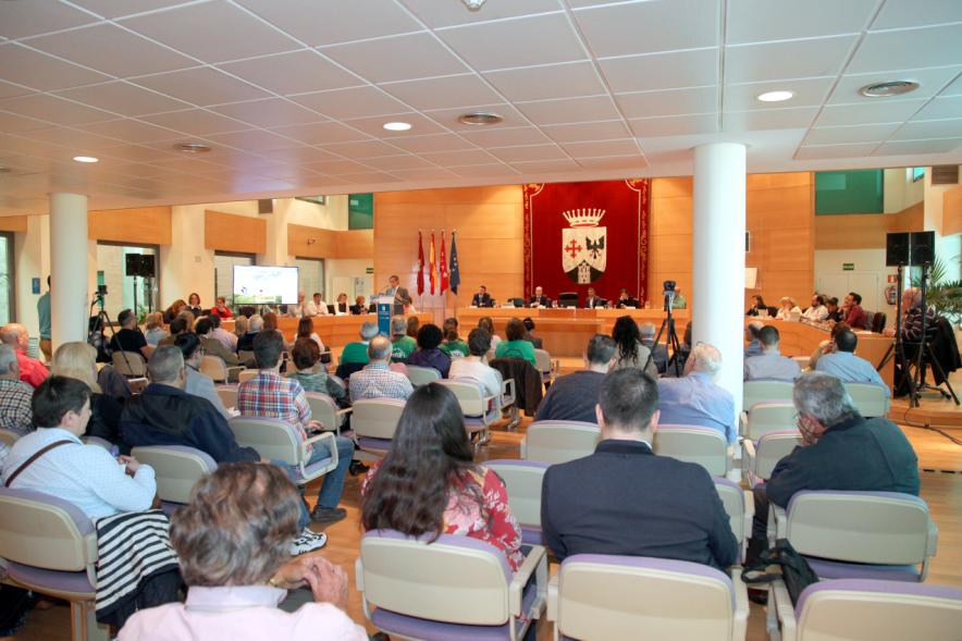 Ier Foro de la Vivienda Pública de Alcobendas - Imagen vista general de la sala donde se celebra el foro.