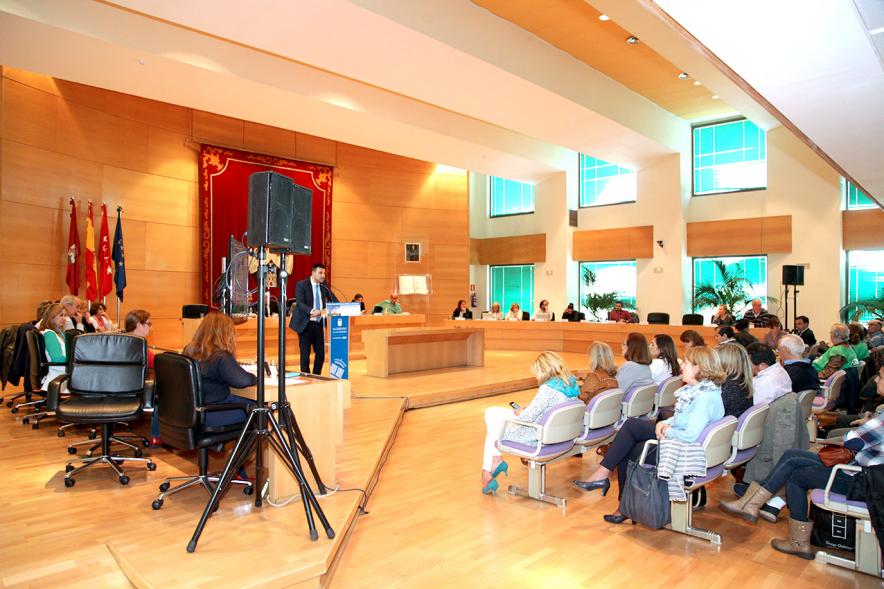Ier Foro de la Vivienda Pública de Alcobendas - Imagen de uno de los ponentes en un momento de su intervención.