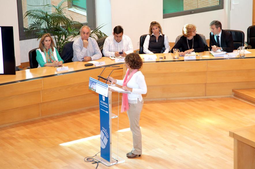 Ier Foro de la Vivienda Pública de Alcobendas - Imagen de una de las ponentes en un momento de su intervención.