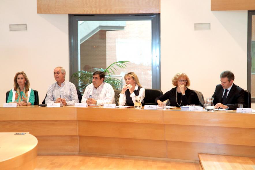 Ier Foro de la Vivienda Pública de Alcobendas - Imagen de una de las  mesas del foro.