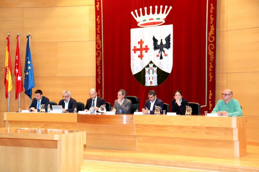 Ier Foro de la Vivienda Pública de Alcobendas - Imagen de la mesa que preside el foro.