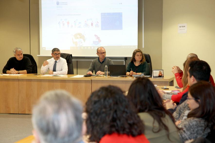 Alcalde Rafel sanchez y autoridades. Foro con Entidades de Cooperación -2020
