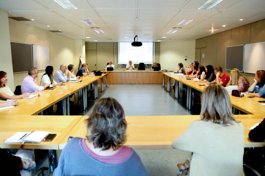 Foro de Cooperación al Desarrollo sobre Subvenciones - Panorámica de toda la sala con los asistentes sentados.