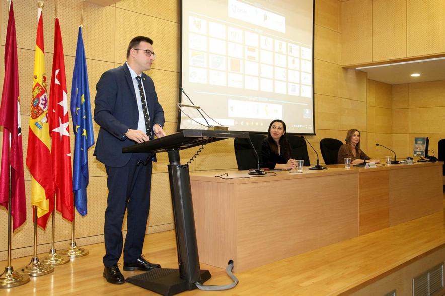 Inauguración IIIer Encuentro Anual de Investigación Privada - Imagen del vicealcalde Miguel Ángel Arranz dirigiéndose al público asistente.