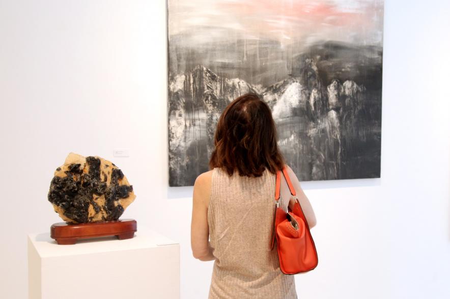 Inauguración Exposición "Frente a Frente" de Miren Aguirre - Público asistente a la exposición.