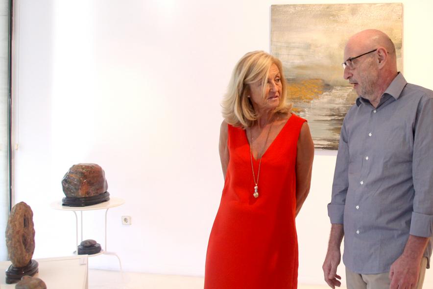 Inauguración Exposición "Frente a Frente" de Miren Aguirre - Público asistente a la exposición.