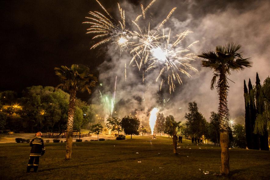 Detonaciones en el cielo nocturno