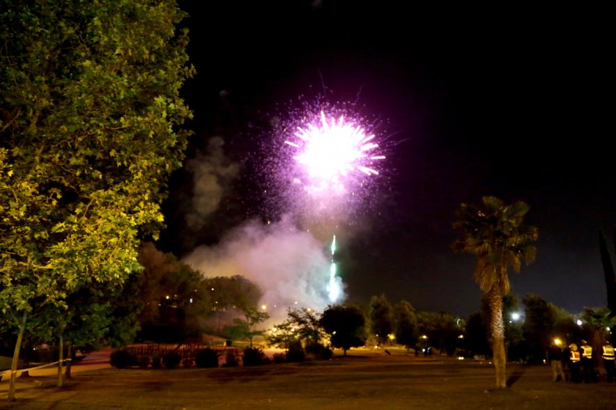Detonaciones en el cielo nocturno