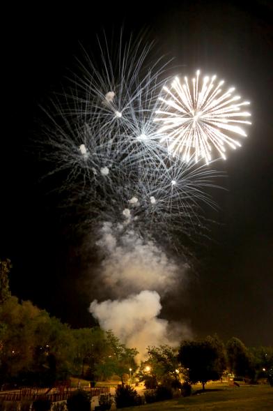 Detonaciones en el cielo nocturno