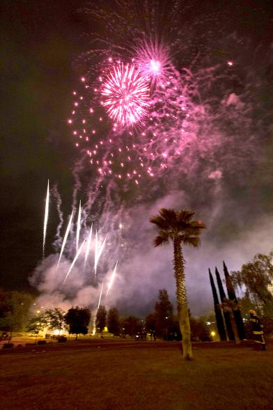 Detonaciones en el cielo nocturno