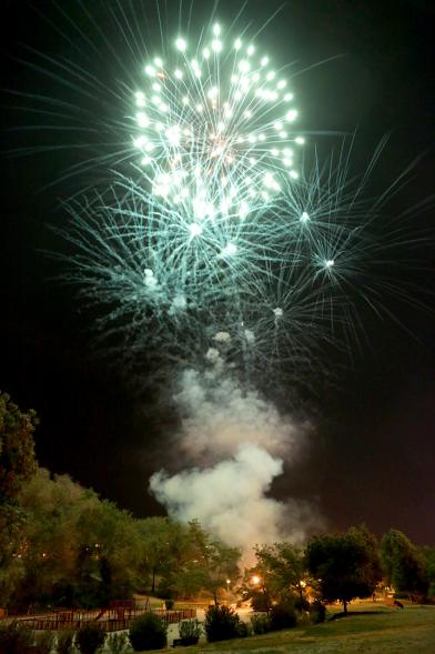 Detonaciones en el cielo nocturno