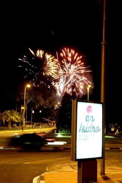 Detonaciones en el cielo nocturno