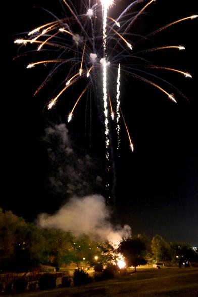 Detonaciones en el cielo nocturno