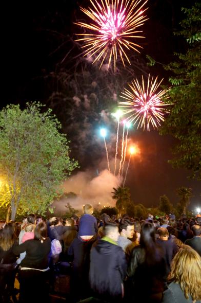 Detonaciones en el cielo nocturno