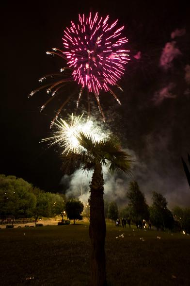 Detonaciones en el cielo nocturno