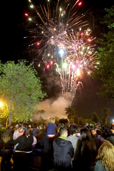 Detonaciones en el cielo nocturno