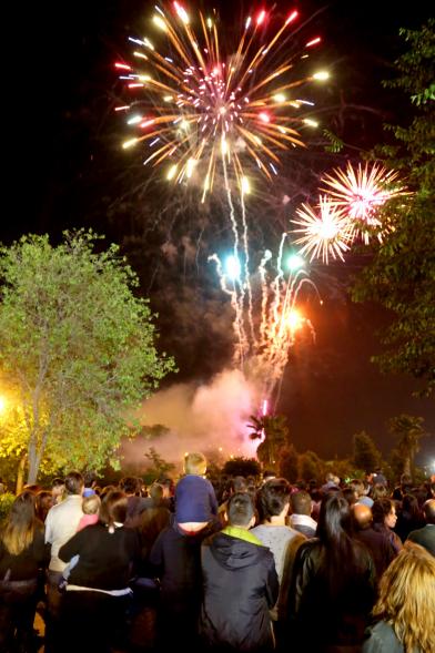 Detonaciones en el cielo nocturno