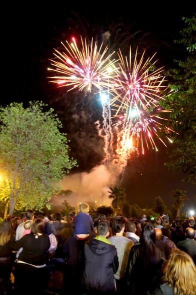 Detonaciones en el cielo nocturno